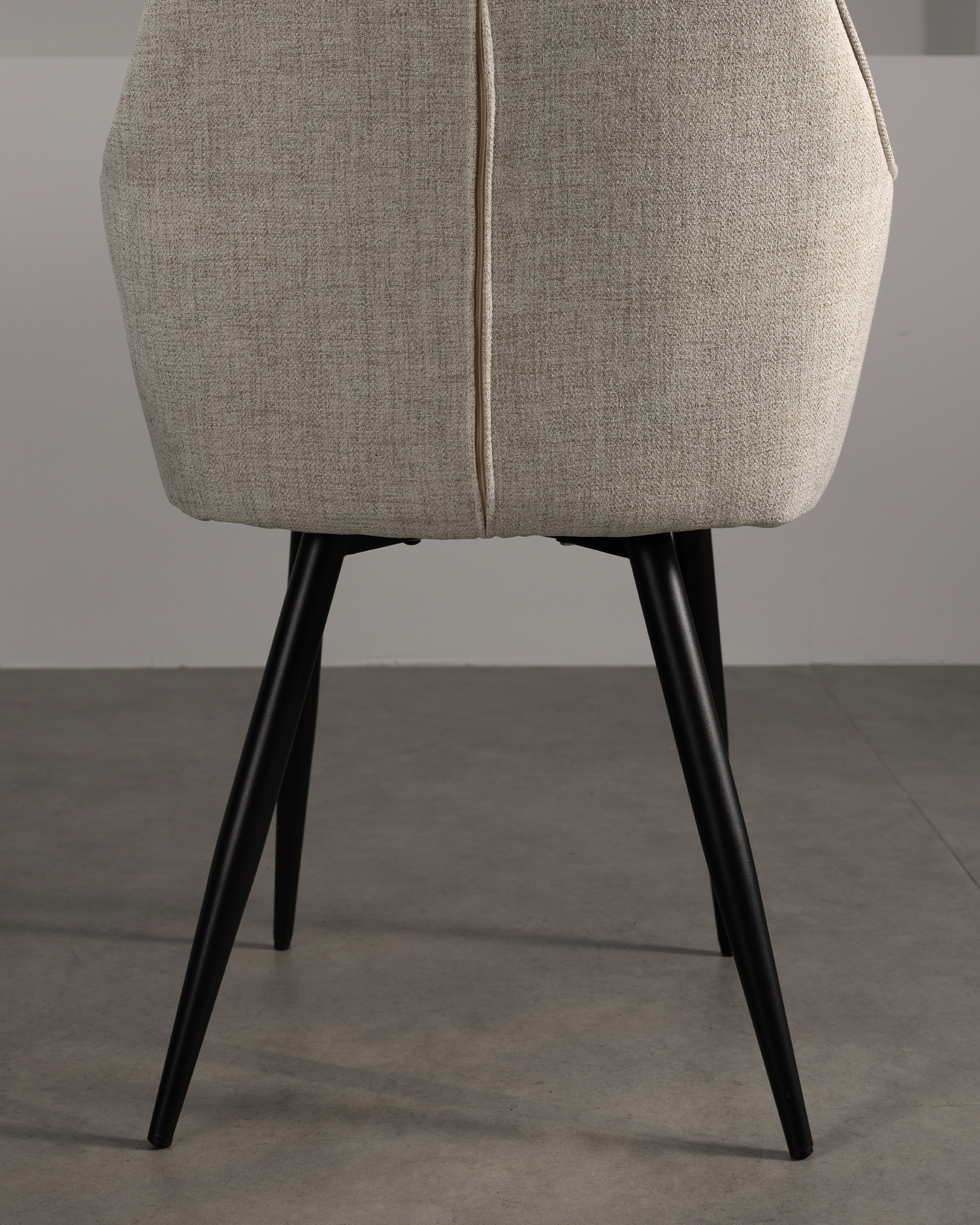 Kursi makan berlapis kain Kursi makan berlapis kain