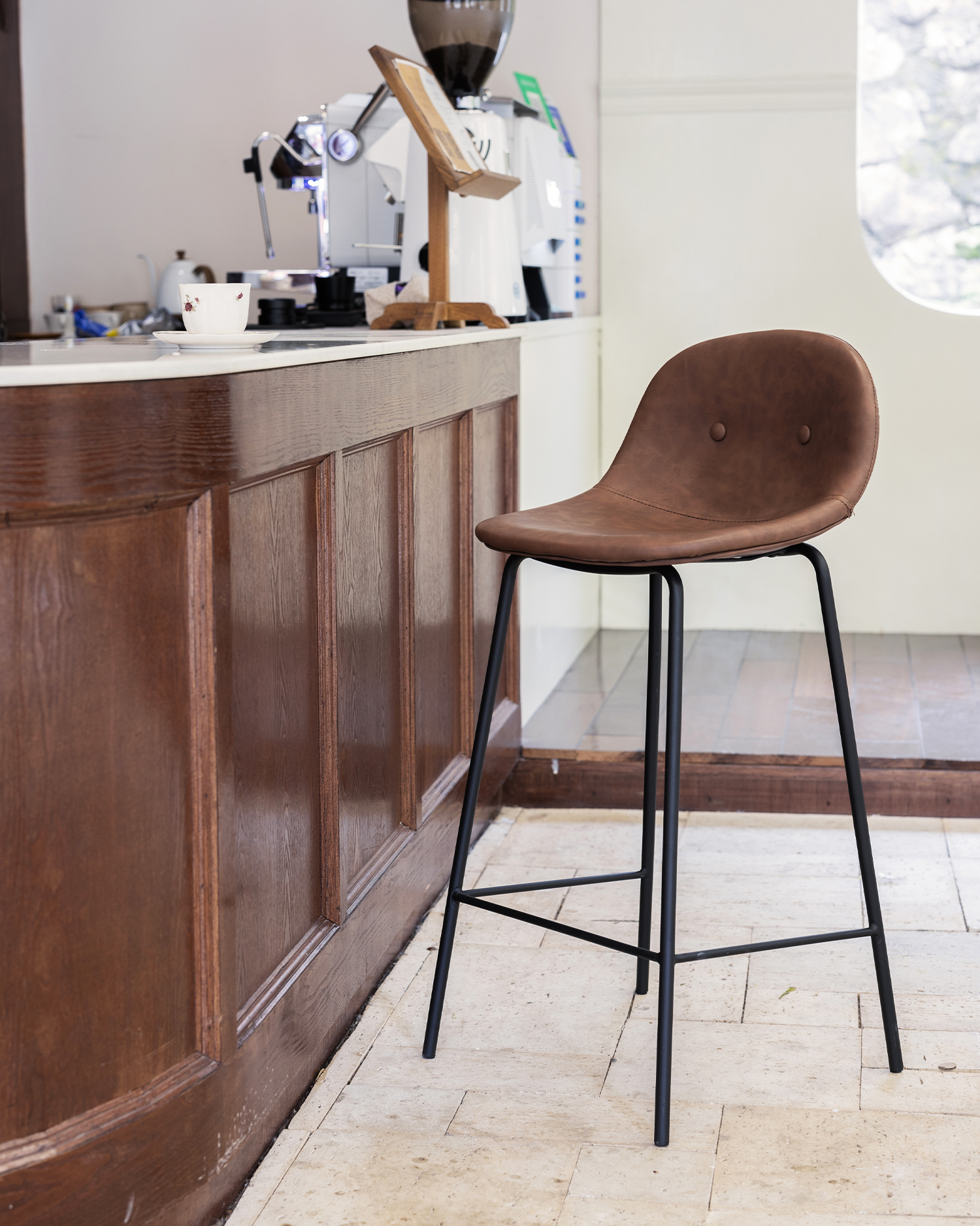 Bangku counter oranye modern Bangku counter oranye modern