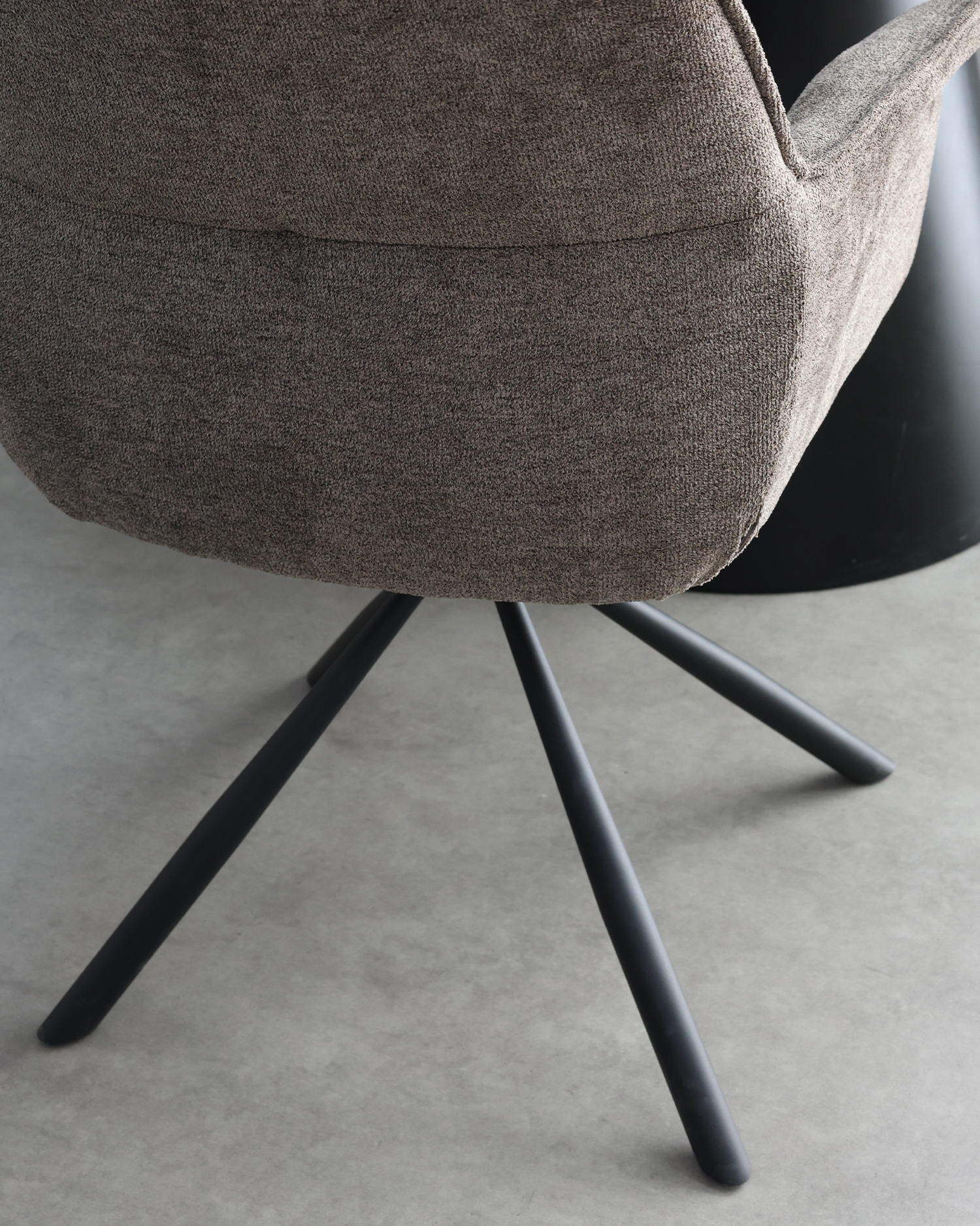 Putar kursi makan dengan lengan Putar kursi makan dengan lengan