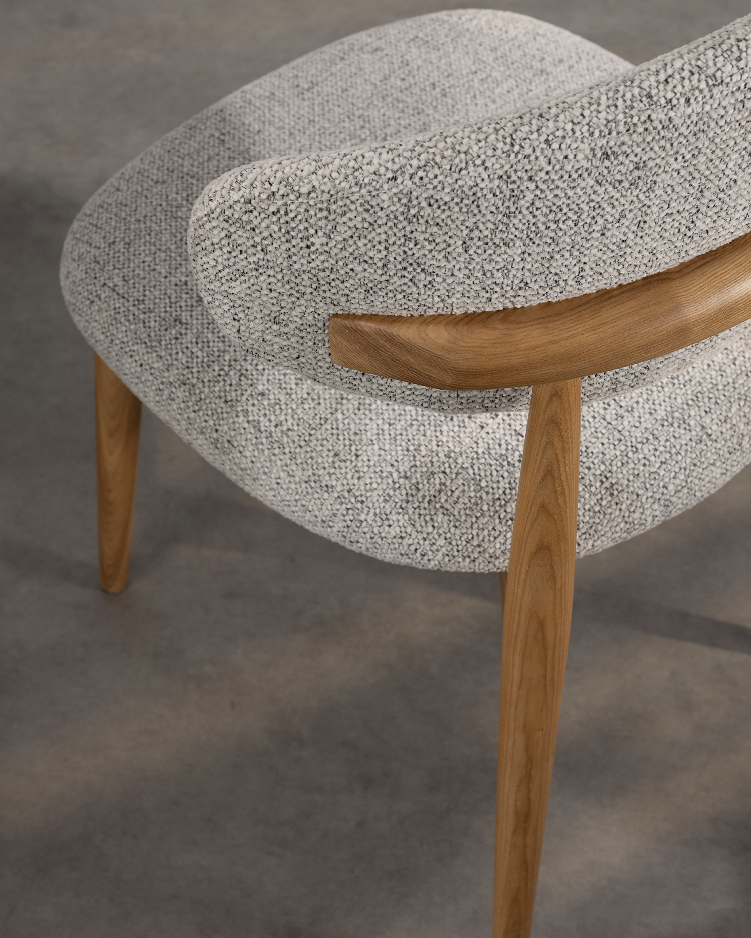 Kursi kayu solid berlapis kain Kursi kayu solid berlapis kain