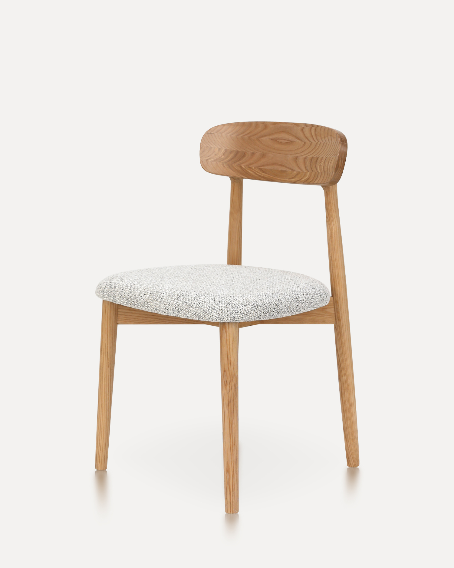 Kursi kayu klasik berkencing Kursi kayu klasik berkencing