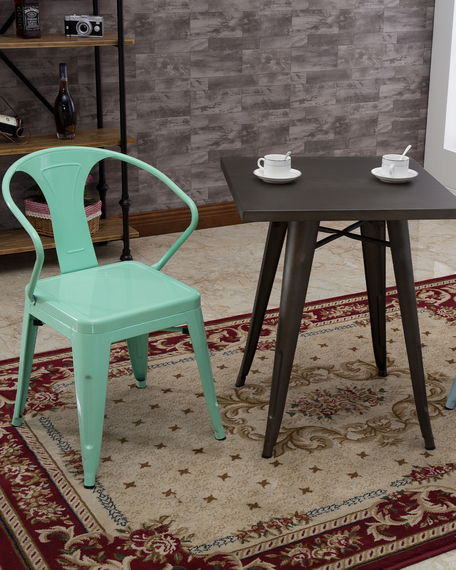 Meja logam merah gaya vintage Meja logam merah gaya vintage