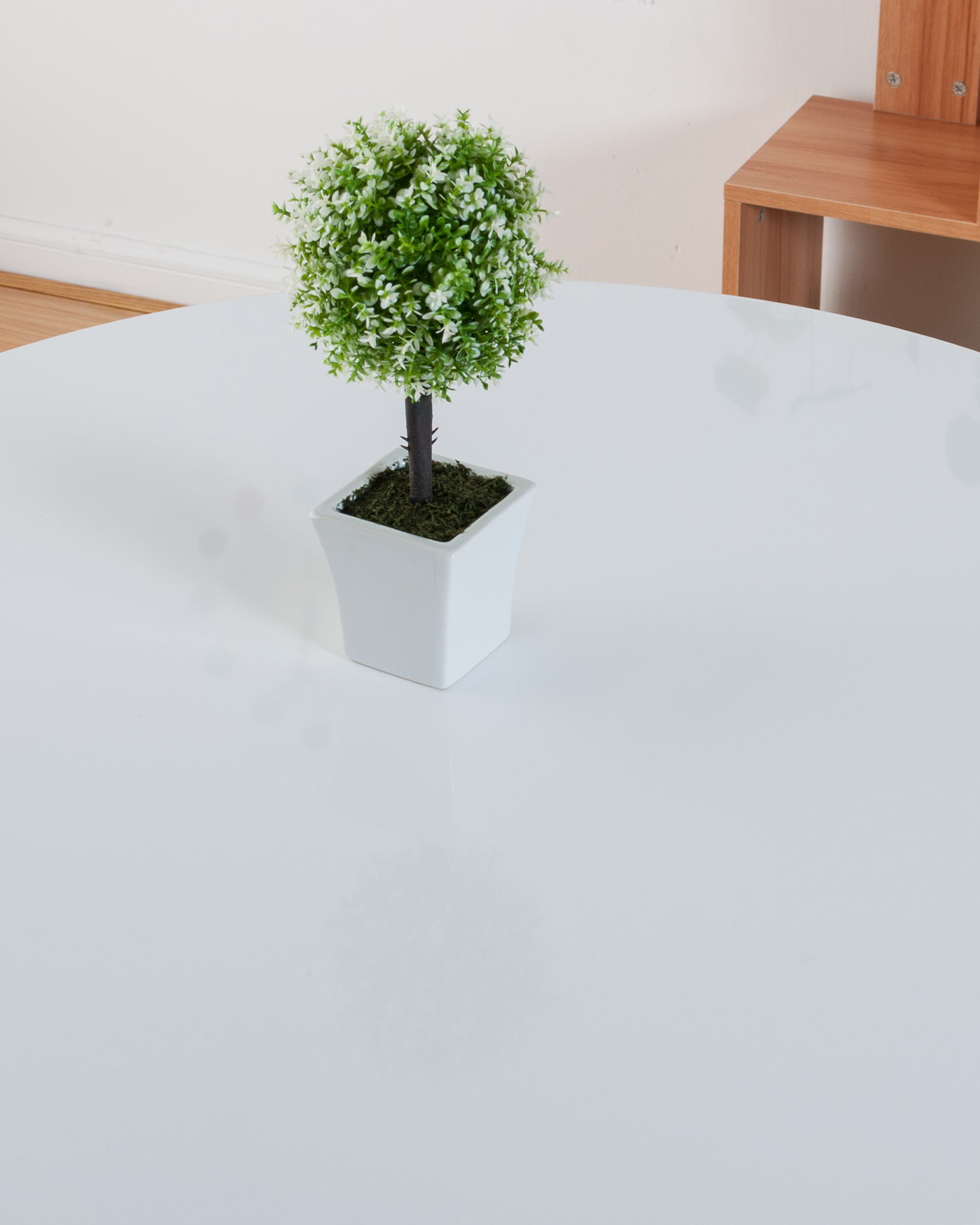 Meja makan kayu bundar nordic Meja makan kayu bundar nordic