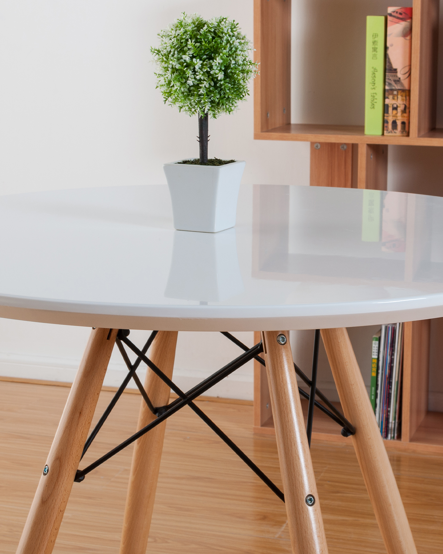 Meja makan kayu bundar nordic Meja makan kayu bundar nordic