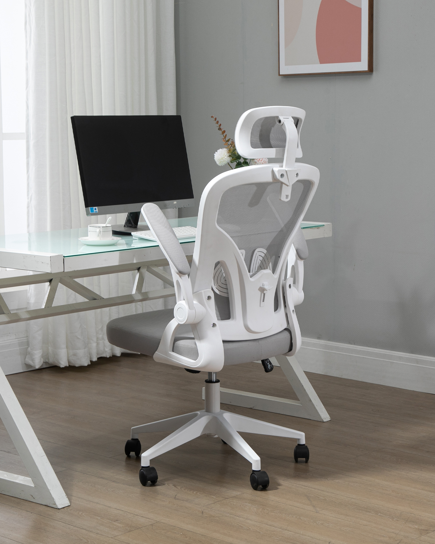 Kursi kantor dengan sandaran tangan yang dapat disesuaikan Kursi kantor dengan sandaran tangan yang dapat disesuaikan